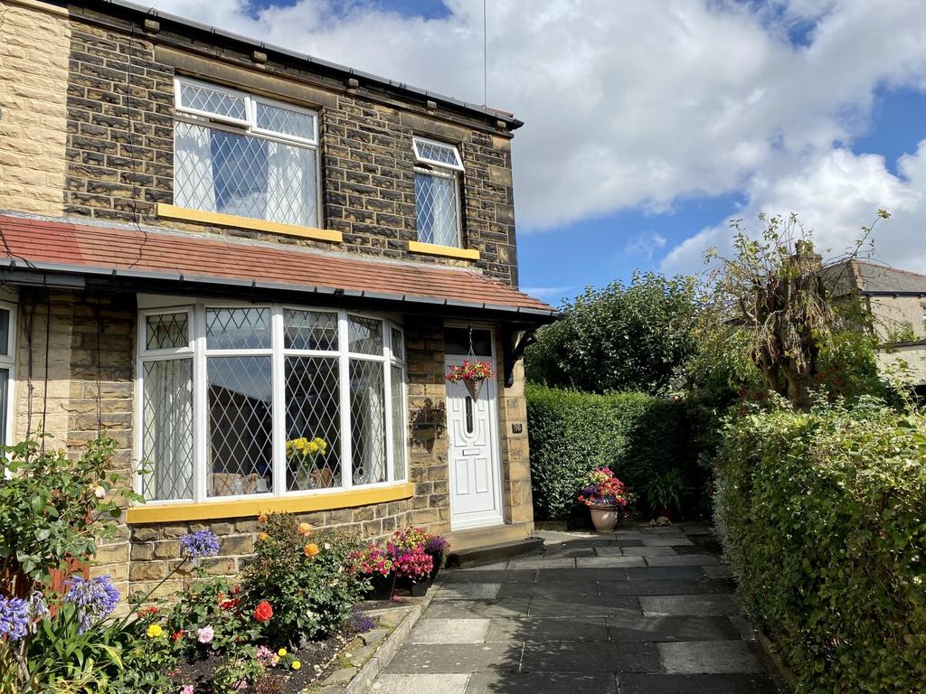 Grange Grove, Thornbury, Bradford, BD3 3 bed terraced house £150,000