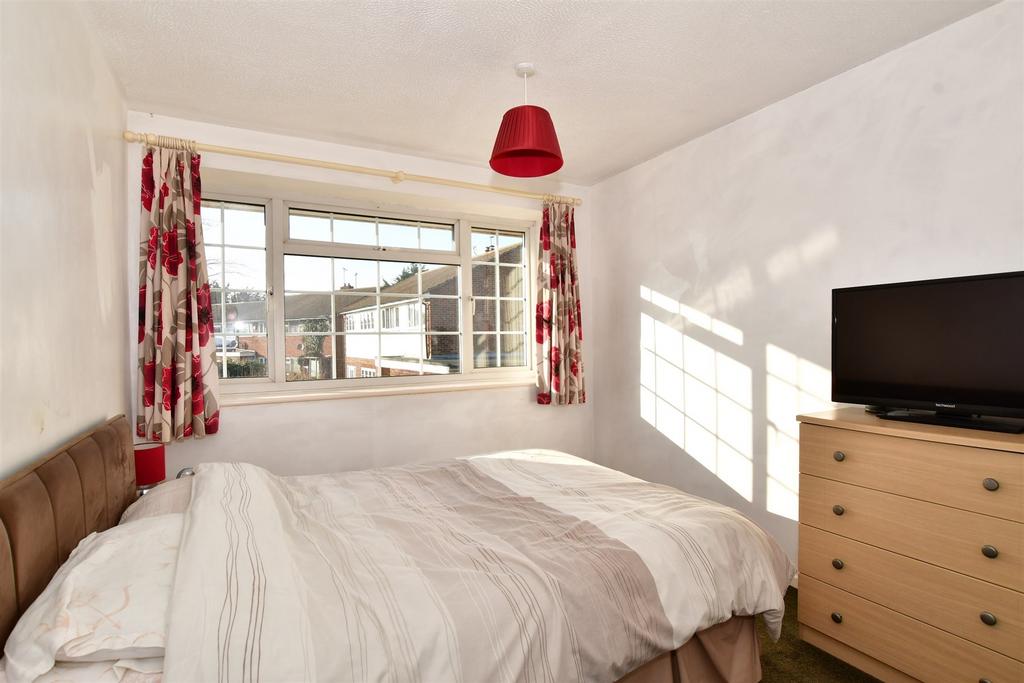 Apple Close, Snodland, Kent 3 bed end of terrace house £325,000