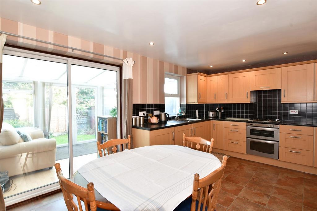 Apple Close, Snodland, Kent 3 bed end of terrace house £325,000
