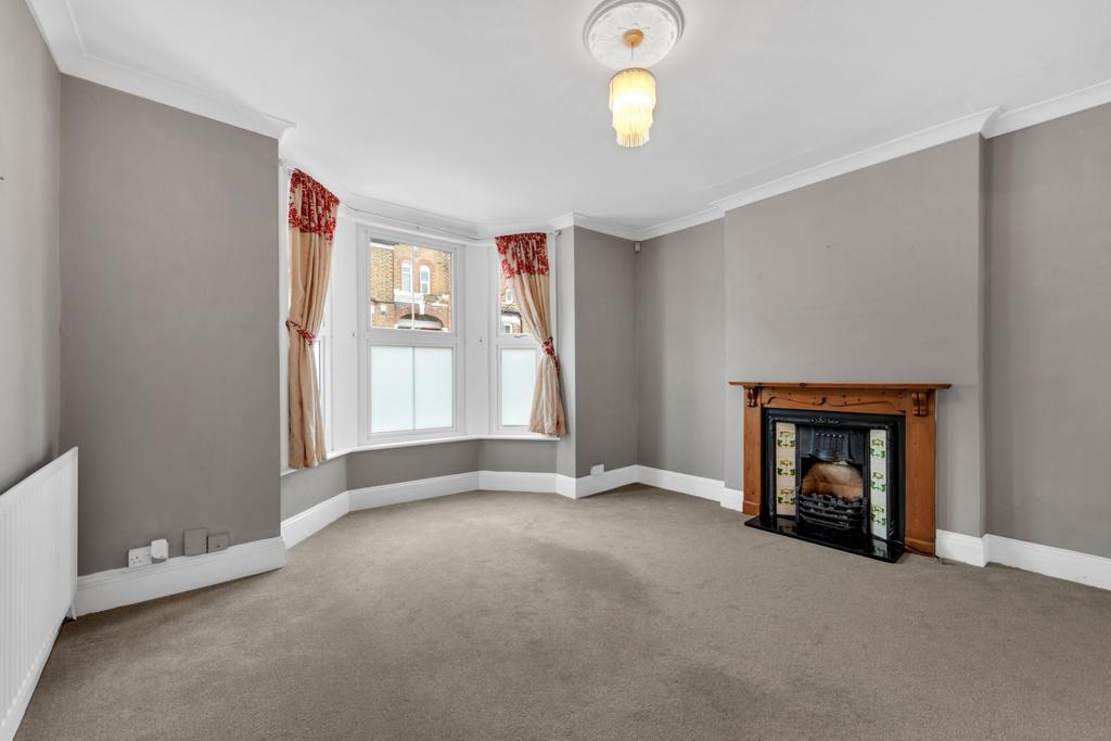 Dinsdale Road, Blackheath, SE3 3 bed house £2,800 pcm (£646 pw)