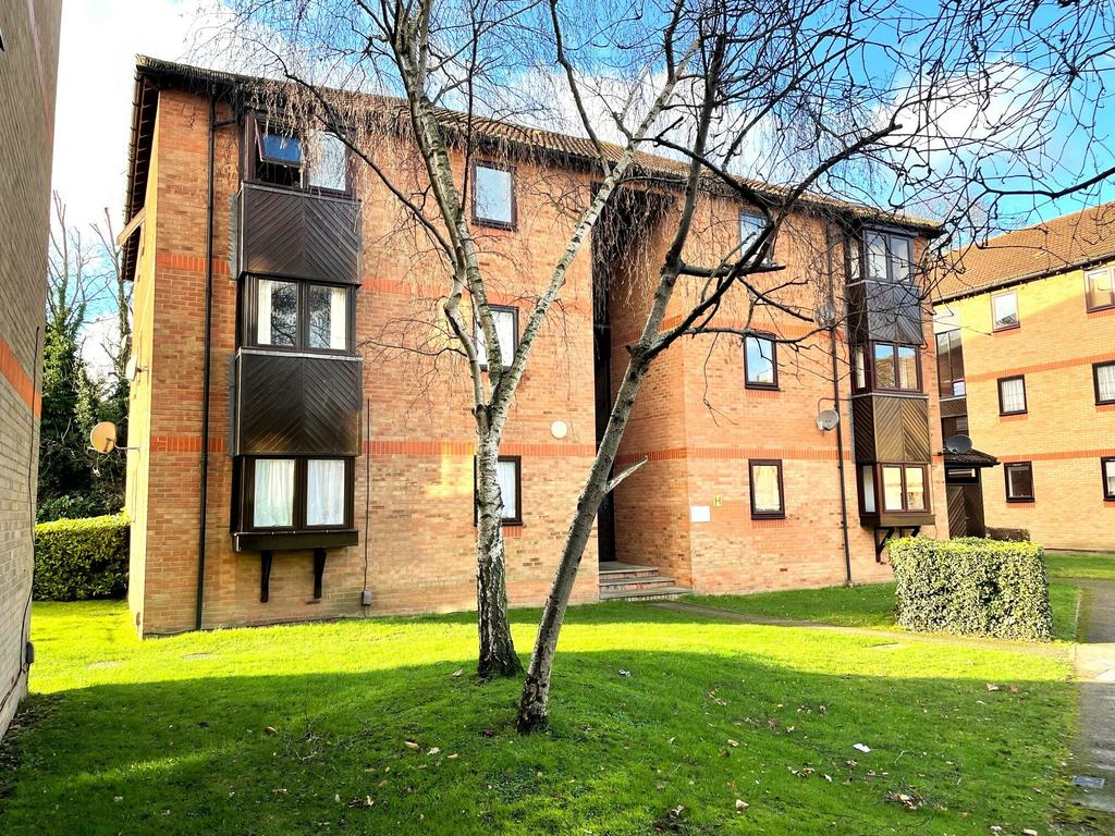 Rushdon Close, Romford 1 bed flat for sale £190,000