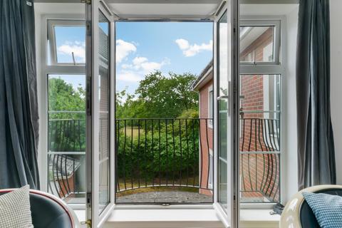 3 bedroom apartment for sale, London Road, Brentford, TW8