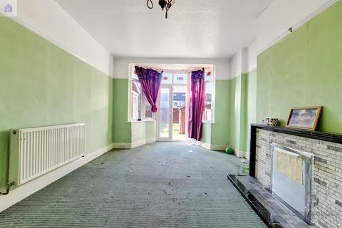 3 bedroom property for sale - Oulton Crescent, Barking, IG11