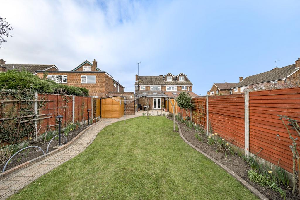 Crutchfield Lane Walton On Thames Kt12 3 Bed Semi Detached House For