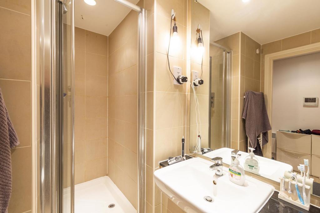 Bathroom ()