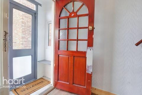 12 Sedgefield Close, Romford, RM3 9RP