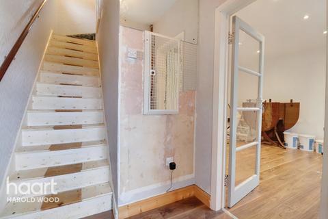 12 Sedgefield Close, Romford, RM3 9RP