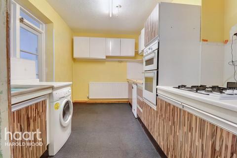 12 Sedgefield Close, Romford, RM3 9RP