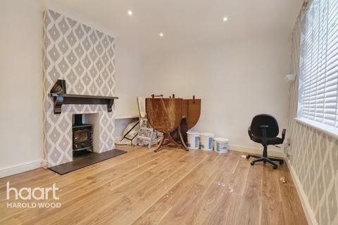 12 Sedgefield Close, Romford, RM3 9RP