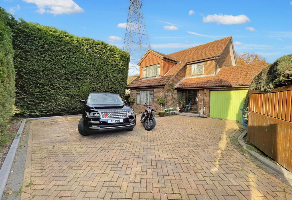 Fitzwilliam Close, Bournemouth, Dorset 4 bed detached house for sale