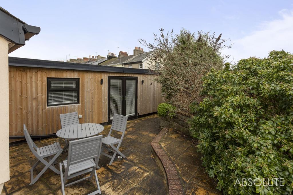 The Holt, Chatsworth Road, Torquay... 5 bed end of terrace house £490,000