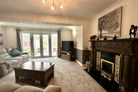 2 Crigdon, Wilnecote, Tamworth, B77 4JT