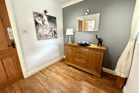 2 Crigdon, Wilnecote, Tamworth, B77 4JT
