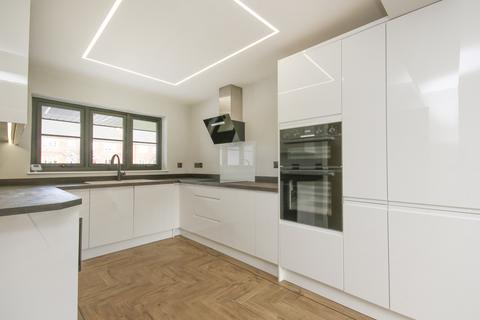 97 Coton Lane, Tamworth, B79 7ST