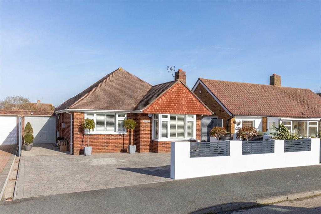 Montpelier Road, East Preston, Littlehampton, BN16 3 bed bungalow for