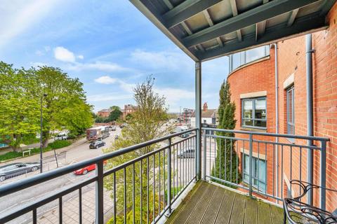 1 bedroom flat for sale - Buckingham Court,  Aylesbury,  HP20