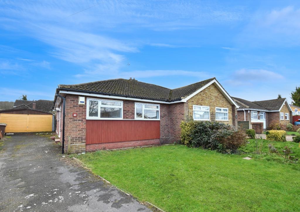 Ripley Road, Luton, Bedfordshire, LU4... 2 bed semidetached bungalow