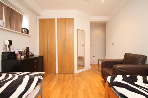 2 bedroom flat to rent, Maple Leaf, Broomfield Lane, Palmers Green, N13