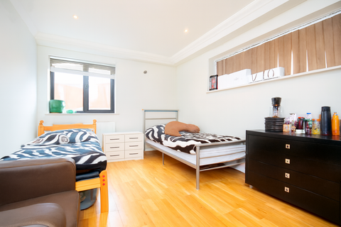 2 bedroom flat to rent, Maple Leaf, Broomfield Lane, Palmers Green, N13