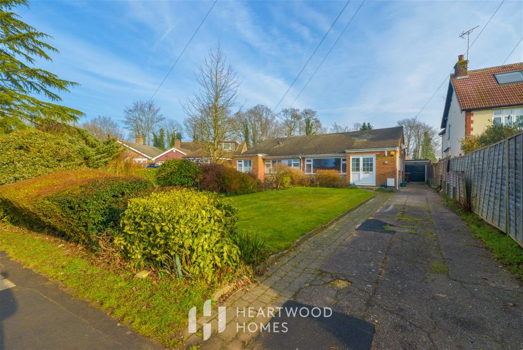 Colney Heath Lane, St. Albans, AL4 0TG 2 bed semidetached bungalow for