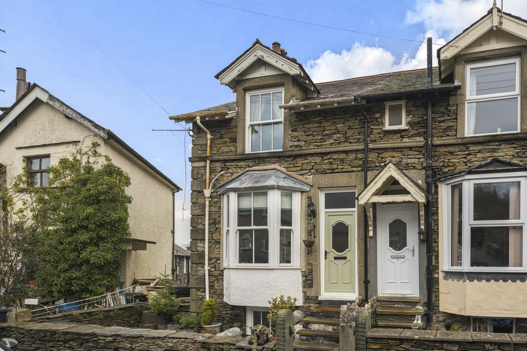 5 Thornthwaite Road, Windermere, Cumbria, LA23 2DN 3 bed end of terrace