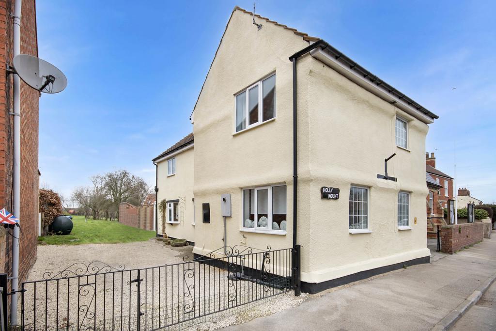 Main Street, Laneham, Retford 2 bed detached house £300,000