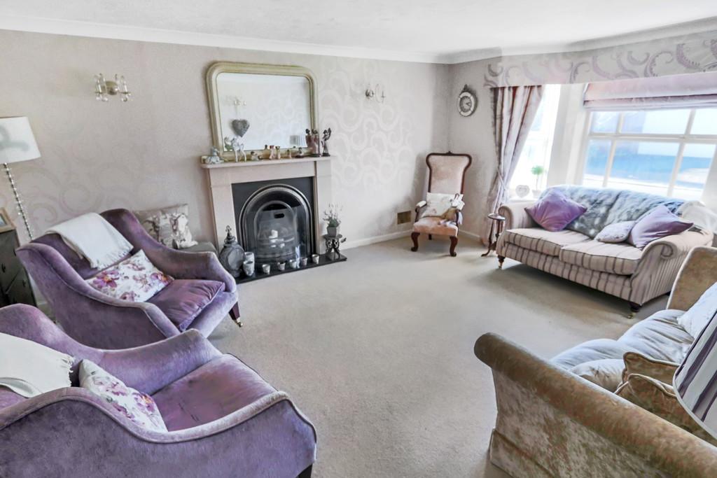 Larkin Close, Old Coulsdon 4 bed detached house for sale £745,000