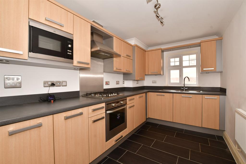 Croydon Road, Caterham, Surrey 2 bed ground floor flat for sale £290,000