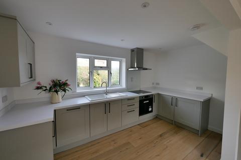 3 bedroom terraced house to rent, The Green, Quenington