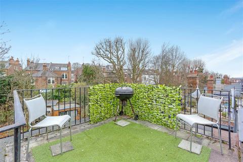 2 bedroom flat for sale, Archway Road, London