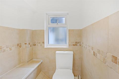 2 bedroom flat for sale, Archway Road, London
