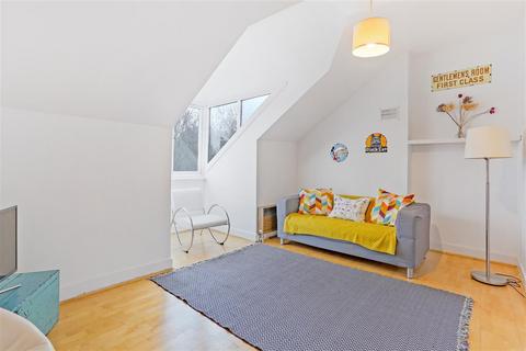 2 bedroom flat for sale, Archway Road, London