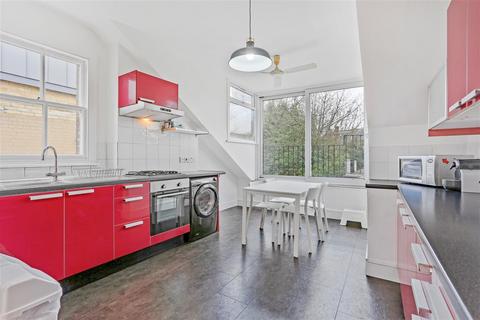 2 bedroom flat for sale, Archway Road, London