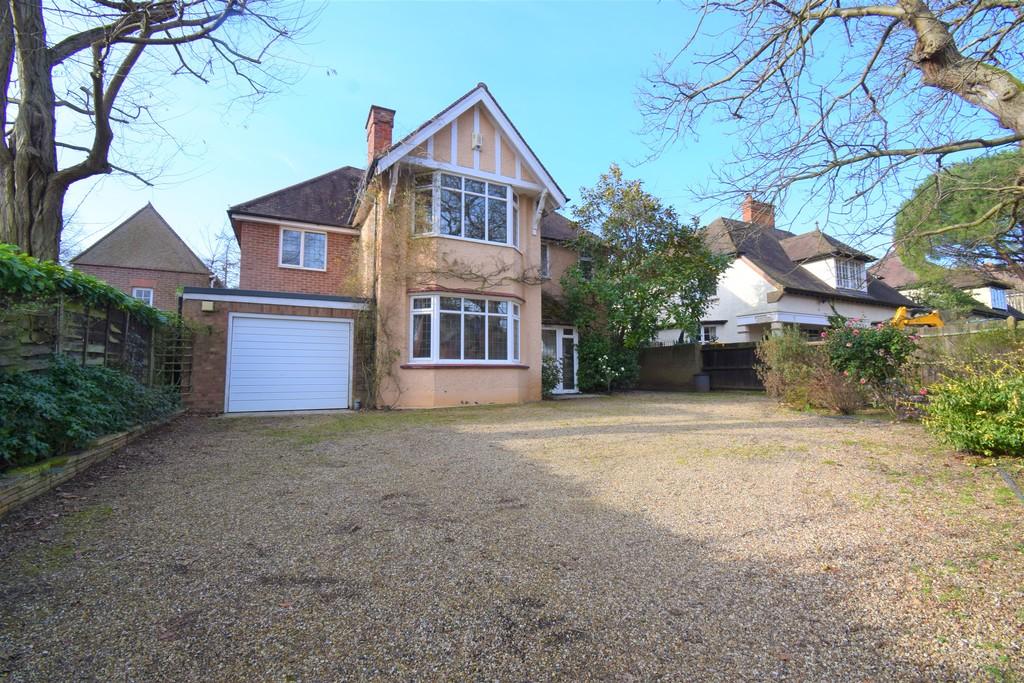 St. Clare Road, Colchester 4 bed detached house £2,500 pcm (£577 pw)