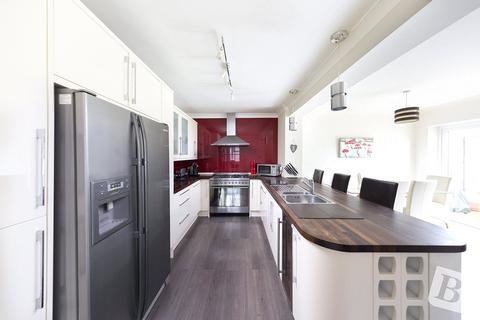 4 bedroom semi-detached house for sale - Araglen Avenue, South Ockendon, Essex, RM15