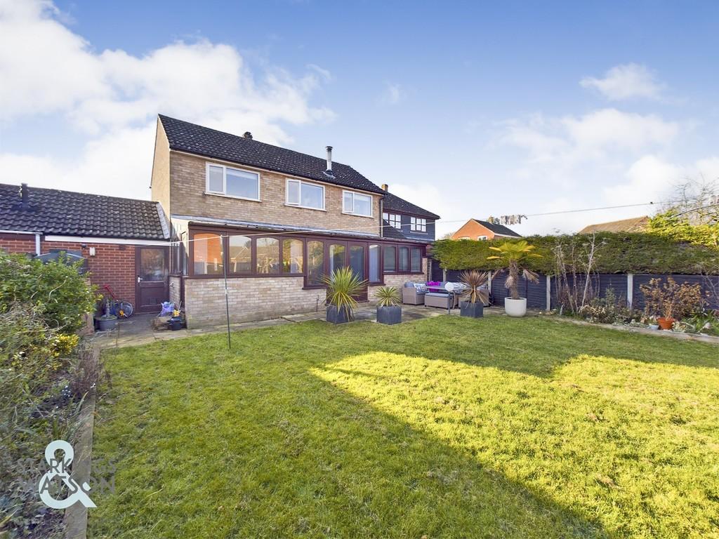 Burgess Way, Brooke, Norwich 3 bed detached house for sale £325,000
