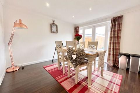 6 Carnoustie, Waltham, Grimsby, DN37 0EJ