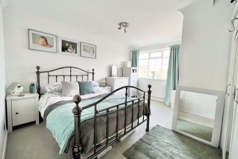 6 Carnoustie, Waltham, Grimsby, DN37 0EJ