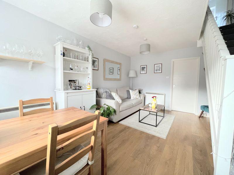 Walker Gardens, Grange Park, SO30 2RH 2 bed terraced house £260,000