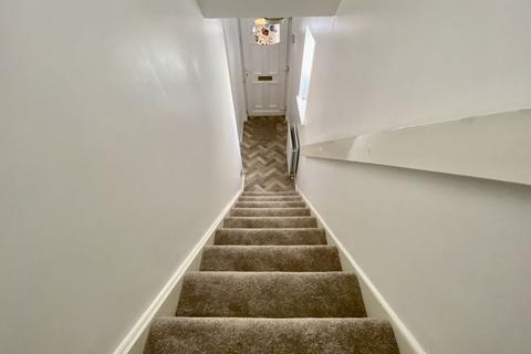 3 bedroom semi-detached house for sale - Ratcliff Way, Tipton