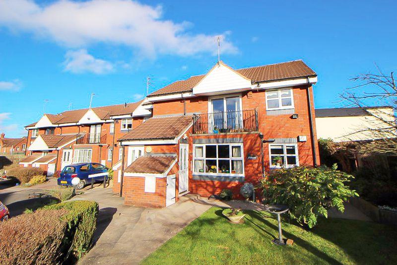 Whitesmiths Close, SEDGLEY, DY3 1US 2 bed flat £159,950