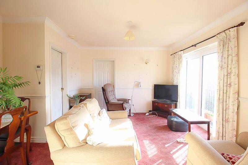 Whitesmiths Close, SEDGLEY, DY3 1US 2 bed flat £159,950