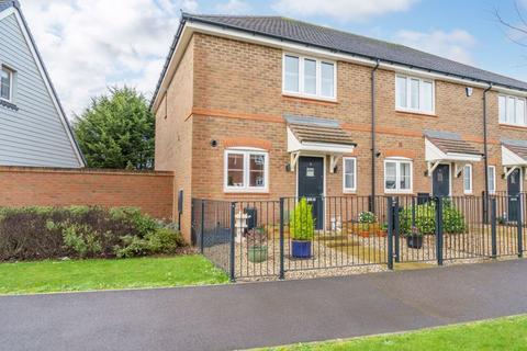 2 bedroom end of terrace house for sale, Longacres Way, Chichester