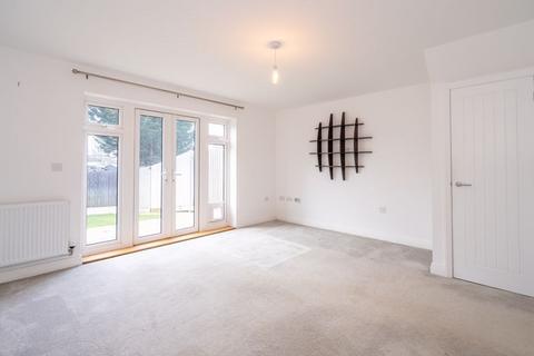 2 bedroom end of terrace house for sale, Longacres Way, Chichester