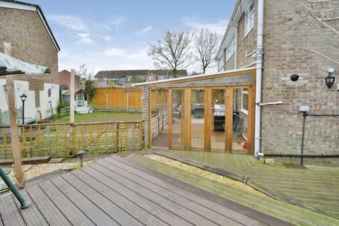 2 Bishopsfield, Cricklade, Swindon, SN6 6BS