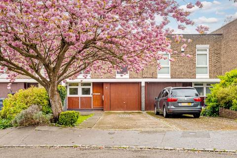 8 Tipton Drive, Croydon, CR0 5JY