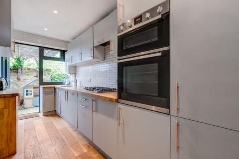 8 Tipton Drive, Croydon, CR0 5JY