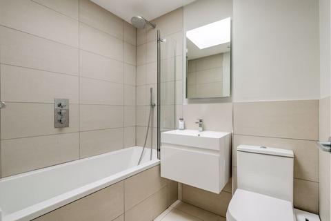 8 Tipton Drive, Croydon, CR0 5JY