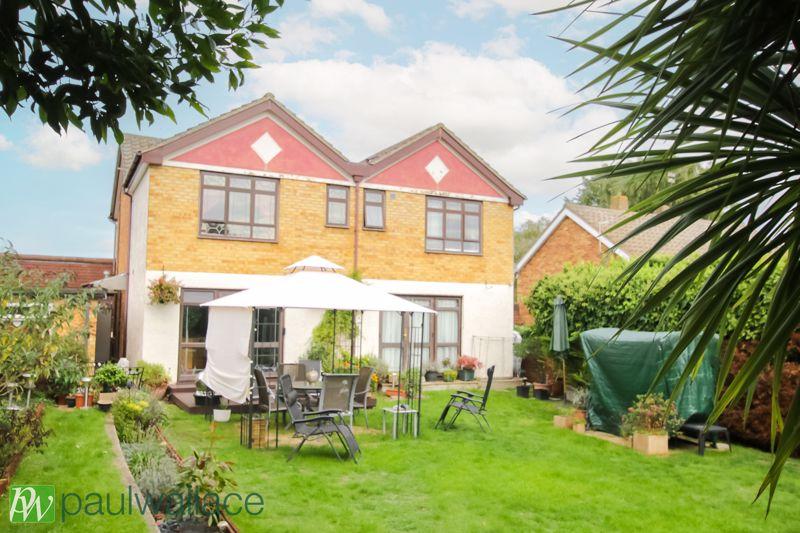 Roselands Avenue, Hoddesdon 4 bed detached house £955,000