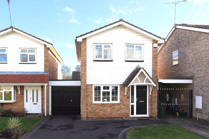 WOMBOURNE, Valley Way 3 bed detached house £309,950